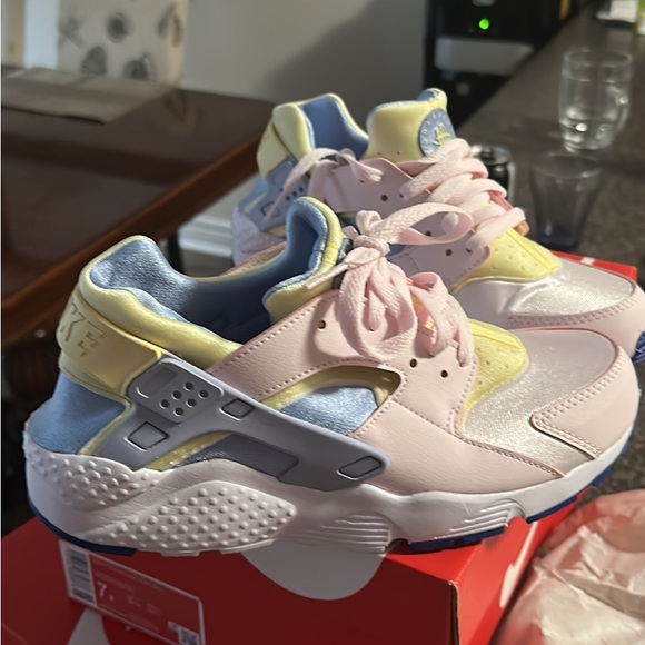 Nike Air Huarache - Picture 2 of 3